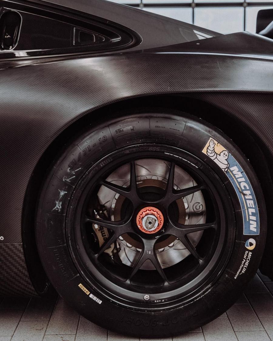 Детали экстерьера Porsche 935 Carbon Edition 2019 года  (фото 2 из 6)